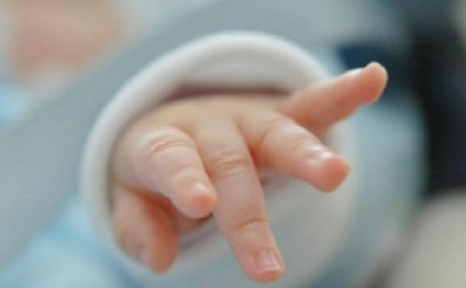 Bakıda zibillikdən tapılan körpəni bir neçə ailə övladlığa götürmək üçün müraciət edib