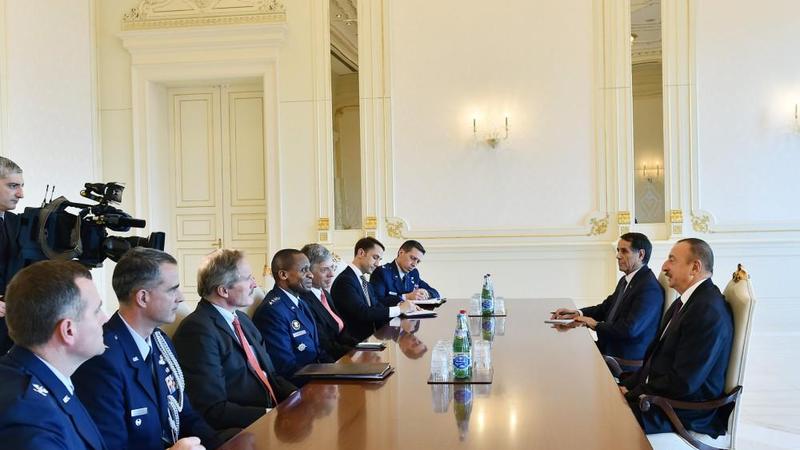 İlham Əliyev ABŞ-ın nəqliyyat komandanı ilə görüşdü -YENİLƏNİB