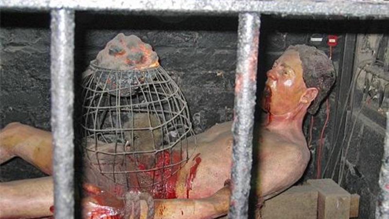 Ən vəhşi İŞGƏNCƏ ÜSULLARI: Qızların cinsiyyət orqanına, kişilərin isə... - FOTOLAR (18+)