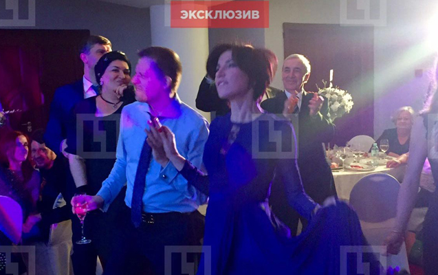 Azərbaycanlı aparıcı Rusiyada ərə getdi - Fotolar