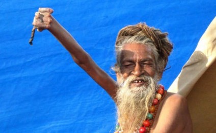 43 ildir ki, əli göydə qalan, çimməyən adam - FOTO/VİDEO