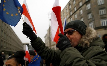 Polşada xalq ayağa qalxdı - FOTO