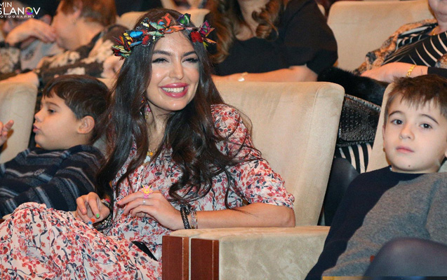 Leyla Əliyeva əkizləri ilə konsertdə - Fotolar