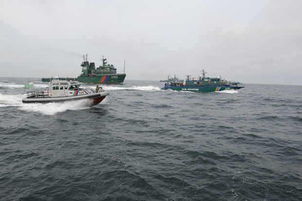 Xəzərdə neftçilərin axtarışına minə yaxın insan və texnika cəlb olunub – FOTO