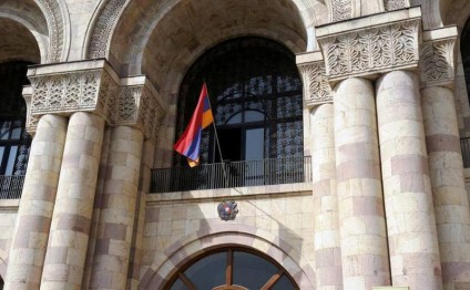 Ermənistan XİN-in binasını mehmanxanaya çevirəcəklər