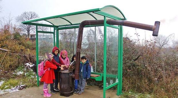 Türkiyədə avtobus dayanacağına soba quraşdırılıb – FOTO