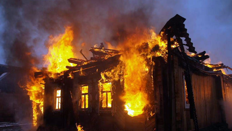 Məcburi köçkünlərin məskunlaşdığı bina yandı, ailələr qohumlarının evlərinə yerləşdi