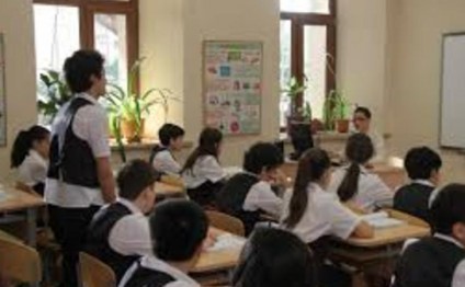 Xanım müəllimin dərsdəki ŞOK GÖRÜNTÜSÜ ortya çıxdı - VİDEO