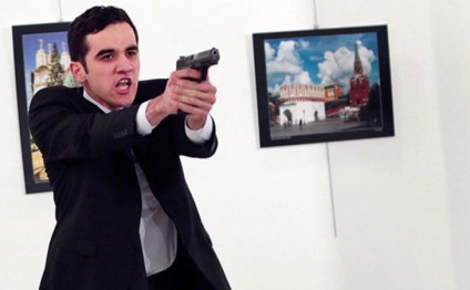 Səfiri öldürənin atası, anası və bacısı tutuldu