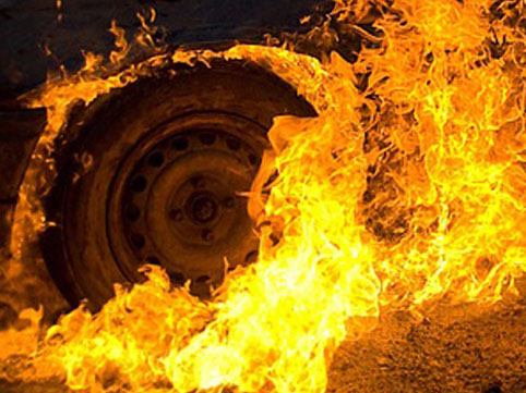 Abşeronda avtomobil yandı, xəsarət alan var