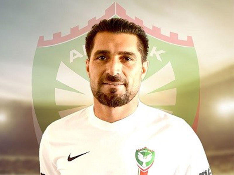 Toydan qayıdan futbolçu qəzaya düşdü, öldü