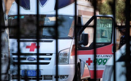 Naməlum şəxs mikroavtobusu insanların üzərinə sürdü: ölənlər var