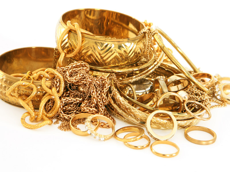 Bakıda satıcının gözü önündə 10 min manatlıq qızıl oğurlandı