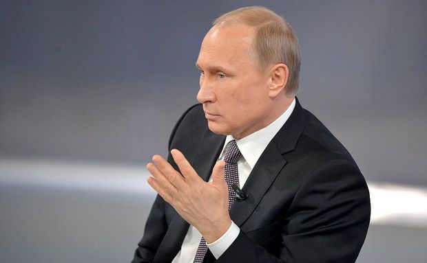 Karlov öldürülərkən silahlı mühafizəçisi harda idi? - Putin açıqladı