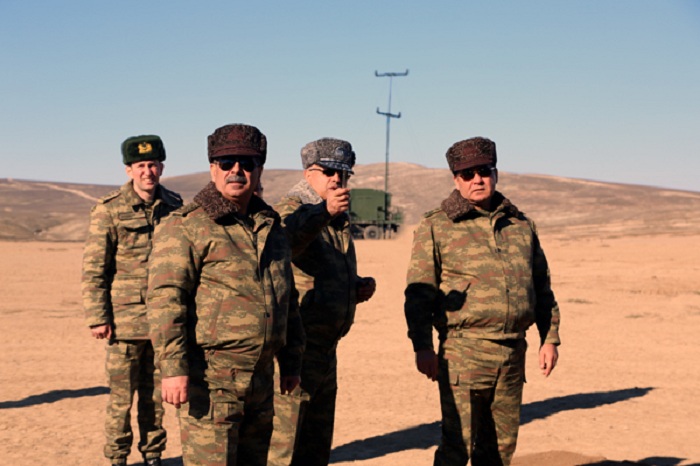 Azərbaycan `İldırım` raketini işə saldı - FOTOLAR