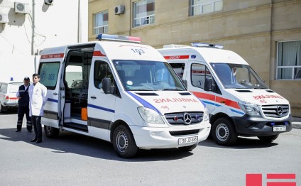 İkinci mərtəbədən yıxılan usta öldü