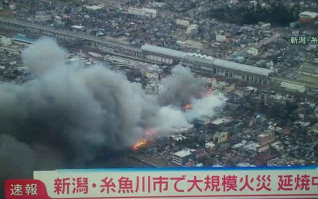 Yaponiyada 140-dan çox bina yanır - Video