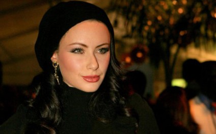 Bütün kişilərin arzuladığı ən varlı ƏRƏB QADINLARI: Onlar milyardları necə qazanıb?