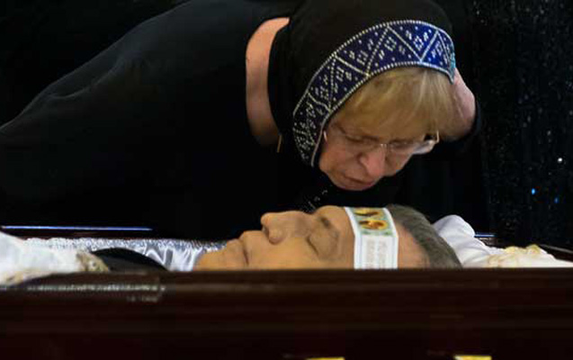 Karlovu Putin şəxsən yola saldı - Dəfndən fotolar