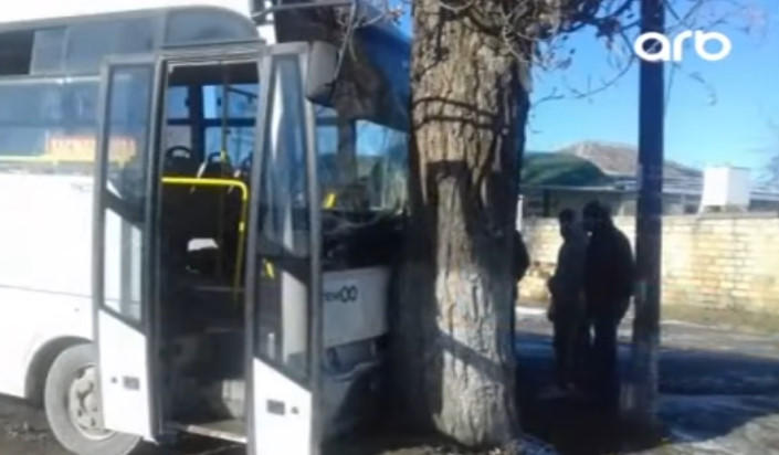 Azərbaycanda sərnişin avtobusu qəzaya uğradı - VİDEO
