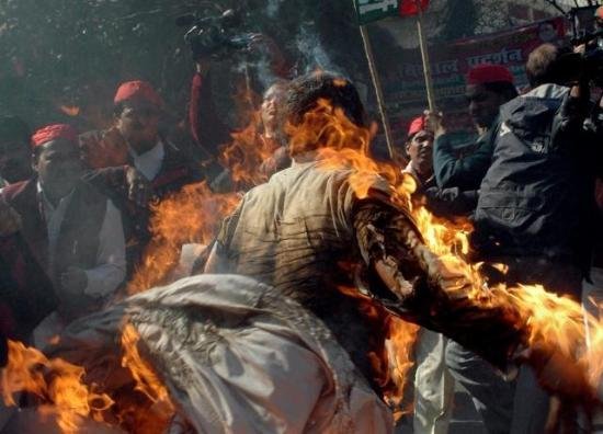 DƏHŞƏT! 48 yaşlı azərbaycanlı atanı oğlu ilə birgə diri-diri yandırdılar