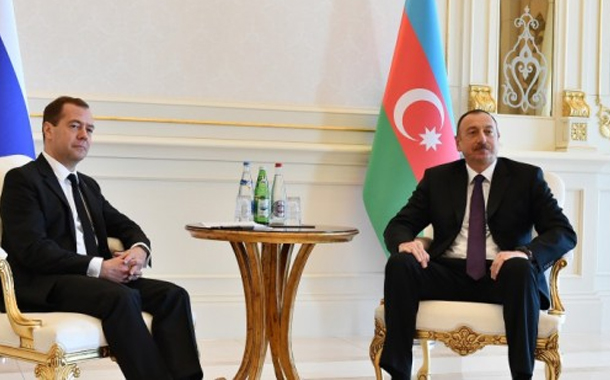 Dmitri Medvedev İlham Əliyevə zəng etdi