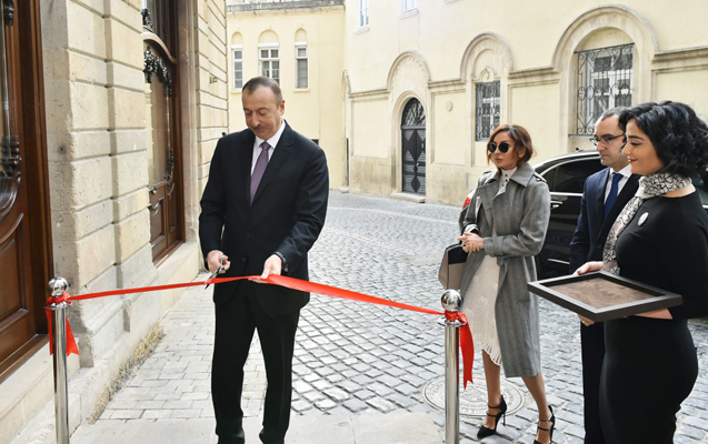Prezidentlə xanımı “Marionet” teatrının açılışında - Fotolar