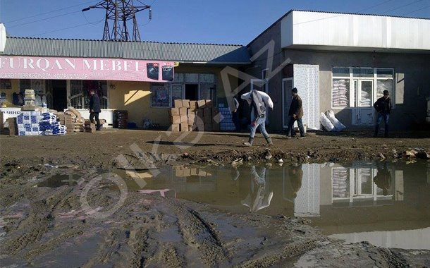 İtin belə üfunətdən başını yan çevirərək keçdiyi 