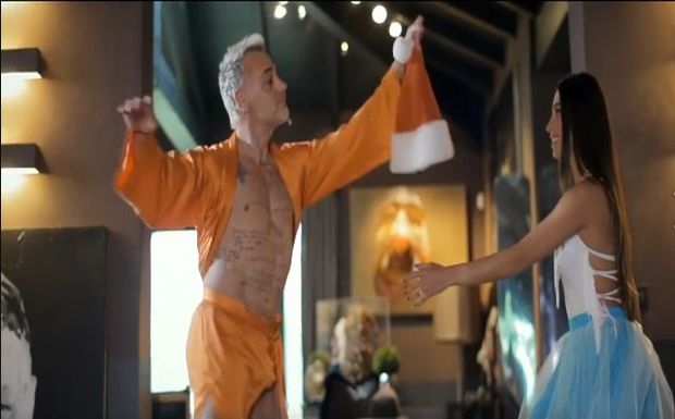 “Rəqs edən milyonçu” gürcü bankının Yeni il reklamına çəkilib – VİDEO