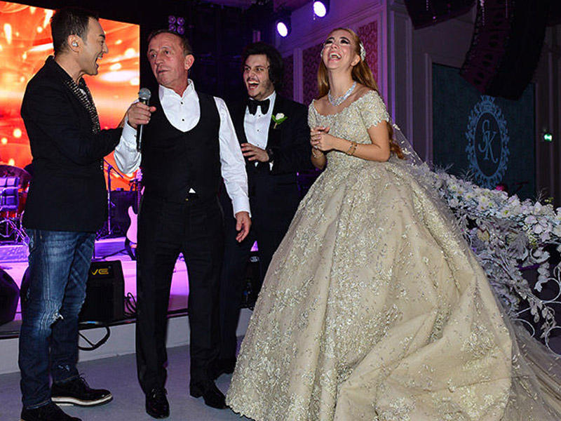 İki gün öncə qızına dəbdəbəli toy edən milyarder kürəkəninə atəş açıb