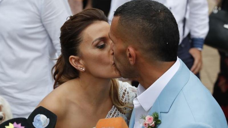 Toy günü məşhur futbolçunun evi qarət olundu - FOTOLAR