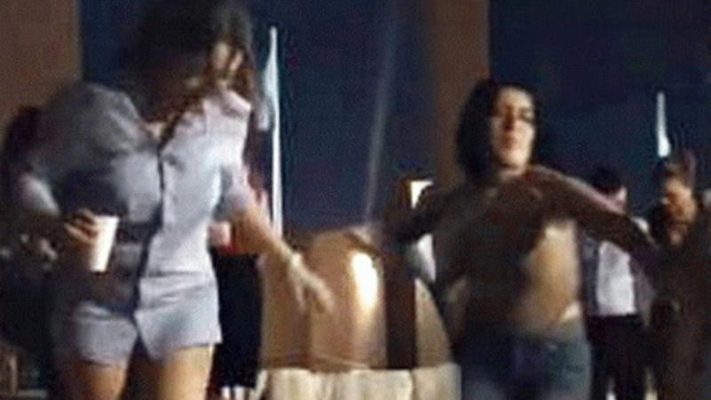 Səudiyyədə eyş-işrət məclisi - POLİS BASQIN ETDİ - VİDEO