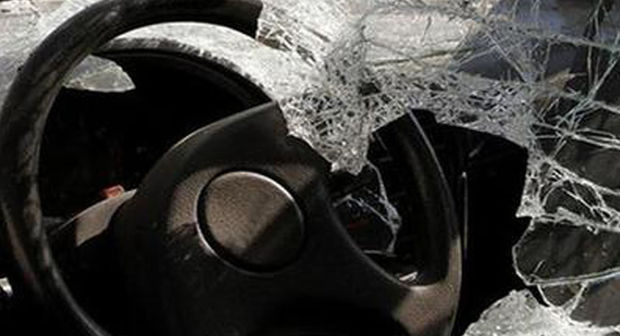 Bakıda sürücü uşağı vurmamaq üçün özünü təhlükəyə atdı