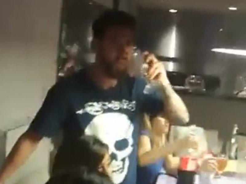 Qardaşı oğlu Messinin telefonunu 