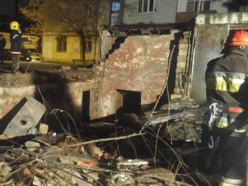 Bakıda “Metropark” ticarət mərkəzinin yaxınlığında partlayış baş verib - - SƏBƏB - YENİLƏNİB - FOTO