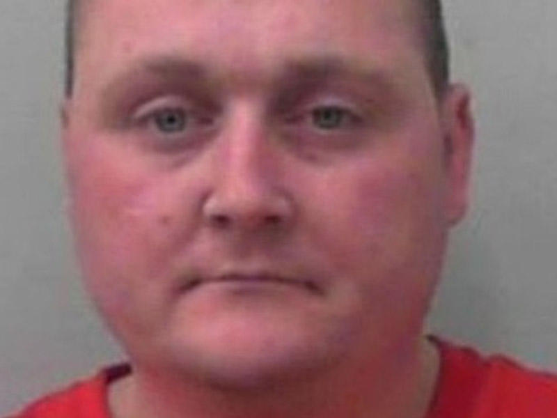 Məscidin qapısına donuz basdırması qoyan ingilis öldü