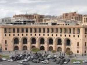 Erməni mediası “saç yolur, üz cırır”