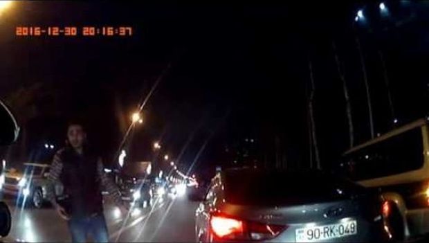 Bakıda sürücüləri şərləyən fırıldaqçı peyda olub – VİDEO