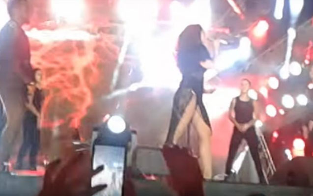 Hadisə Bakı konsertinə geyimi ilə damğasını vurdu - Video