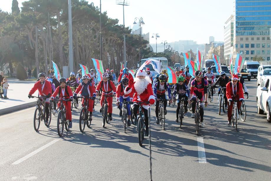 Bakıda Həmrəylik Günü və Yeni il münasibətilə veloyürüş təşkil olunub – FOTO 
