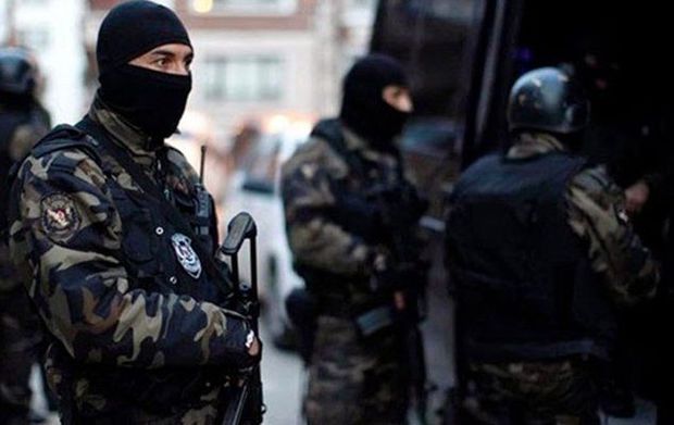 İstanbulda məsciddə atışma: Yaralananlar var