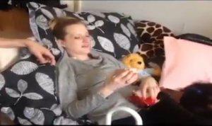 Qorxunc diaqnoz qoyulmuş sevgilisinə evlilik təklif etdi - VİDEO