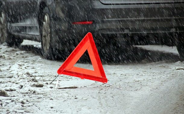 Şabranda “Prado” ağaca çırpılıb: Xəsarət alan var