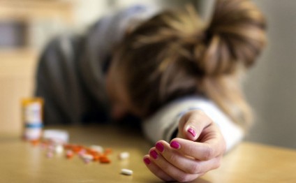 Qız qəsdən 40 ədəd dərman içdi