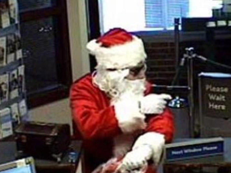 Şaxta Baba geyimində mağazanı soydu - Batumidə