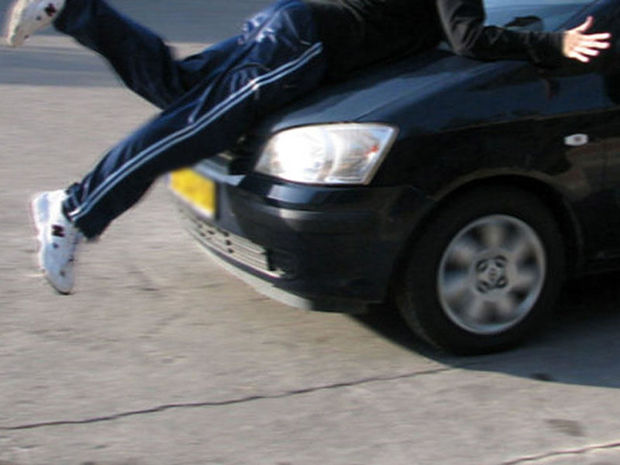 Bakıda avtomobil sərxoş piyadanı vurub – FOTO + VİDEO