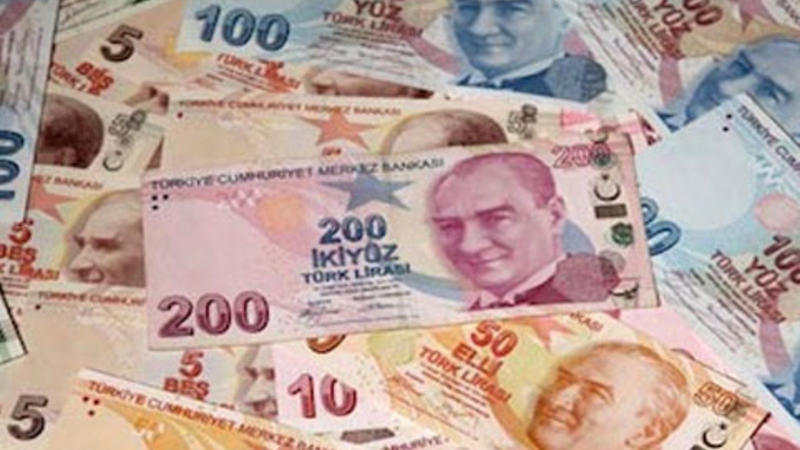 Dollar türk lirəsinə qarşı tarixi zirvəyə yüksəldi