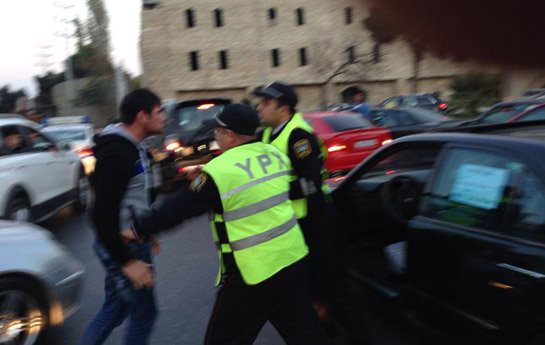 Bakıda polis tələbəni döydü: Üstü-başı palçıq, üzü cırıq..