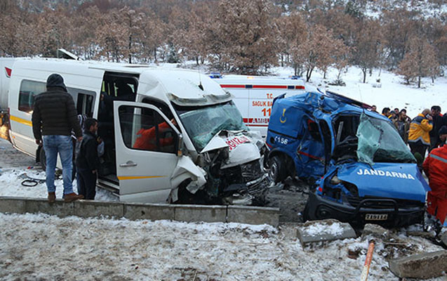 Türkiyədə hərbi maşın qəzaya düşdü - 2 şəhid, 10 yaralı