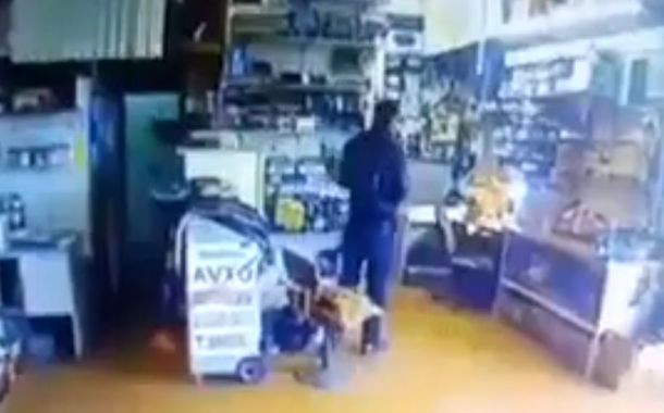 Bakıda oğru kameraya düşdü — VİDEO